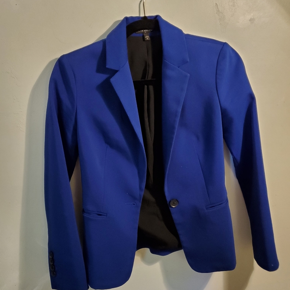 Fitted blue blazer with real pockets